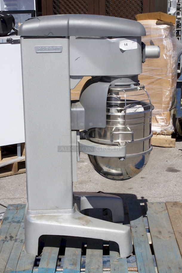 BRAND NEW SCRATCH AND DENT! Hobart Legacy+ HL400-1 40 Qt. Planetary Floor Mixer with Guard & Standard Accessories - 240V, 3 Phase, 1 1/2 hp - See photos - Image 7 of 9