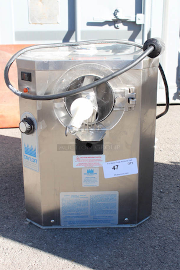 OUTSTANDING! Taylor Soft Serve Model 104-27 208-230v, 60hz - Image 1 of 7