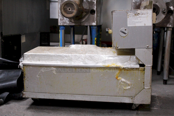 SUPER CLEAN! Filter Corp LS-2 Vacuum Filter Machine For Frying Oil. 115 Volt, 6.2 Amperes, 60-Cycle Motor - Image 4 of 7