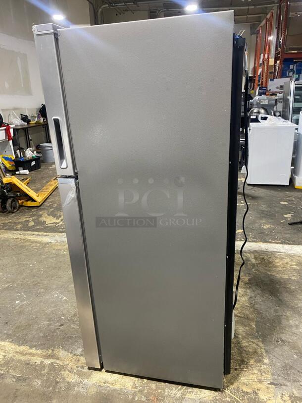 Brand New scratch & Dent Whirlpool Refrigerator/Freezer - Image 5 of 6