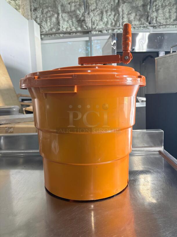 5 Gallon Large Commercial Salad Spinners and Lettuce Spinner
 - Image 2 of 4