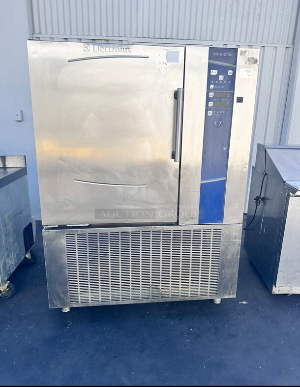 Electrolux Professional 727742 49 1/5" Floor Model Blast Chiller - (10) Pan Capacity, 208v/3ph Working - Image 3 of 11