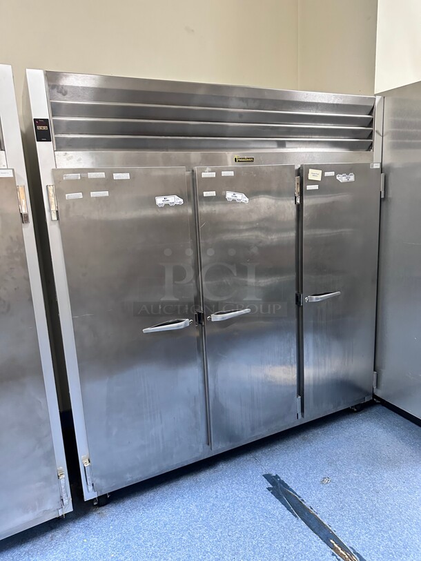 Late Model! Traulsen G31010 77 inch G Series Solid Door Reach-In Freezer with Left / Right / Right Hinged Doors 115 Volt Tested and Working! - Image 2 of 5