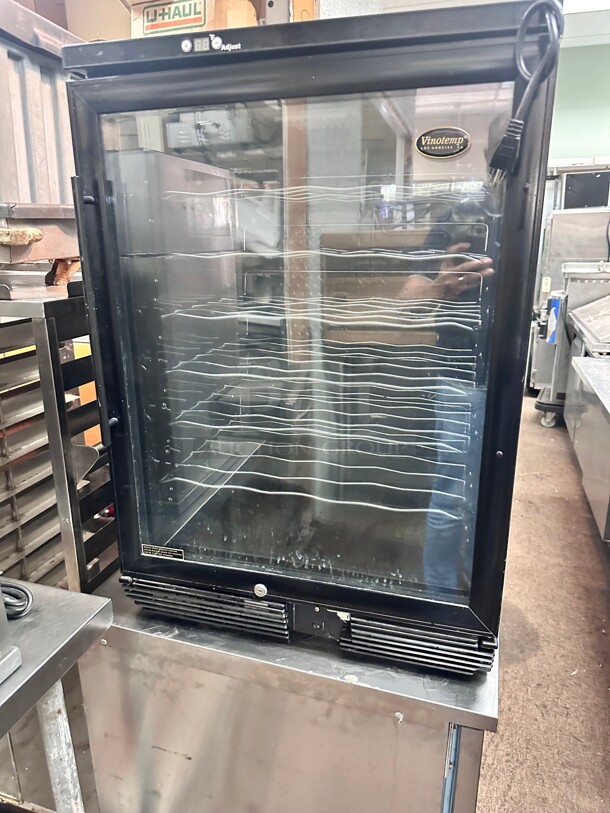 Working Vinotemp VT6060 Bottle Free Standing  Wine Cellar 115 Volt  - Image 2 of 6