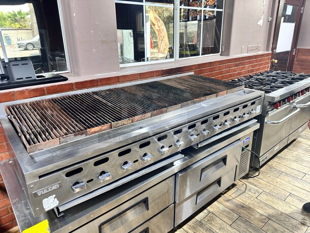 Late Model Vulcan VCCB60 60 inch Charbroiler - Low Profile, Cast Iron Grates, 159,000 BTU, Natural Gas Working - Image 3 of 8