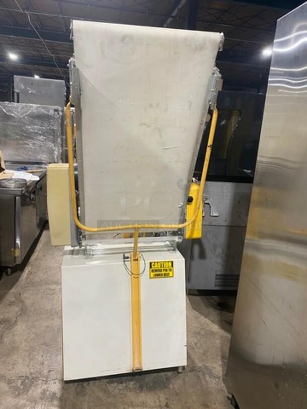 WOW! Rondo Seewer Commercial Floor Style Reversible Dough Sheeter! Stainless Steel Body! WORKING WHEN REMOVED! Model: SSO67 SN: 66A361031 220V 60HZ 3 Phase - Image 4 of 8