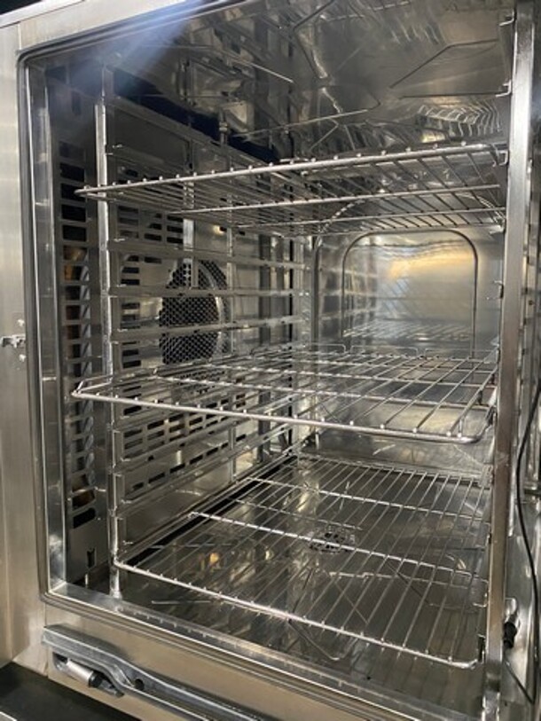 Sweet! LAte MOdel! CLEVELAND CONVOTHERM   Stainless Steel Commercial Natural Gas Powered Combination Convection Oven on Stainless Steel Equipment Stand w/ Built In Pan Rack! On Commercial Casters! Model C4eD 10.20 GS 120V/60Hz/1 Phase - Image 5 of 10