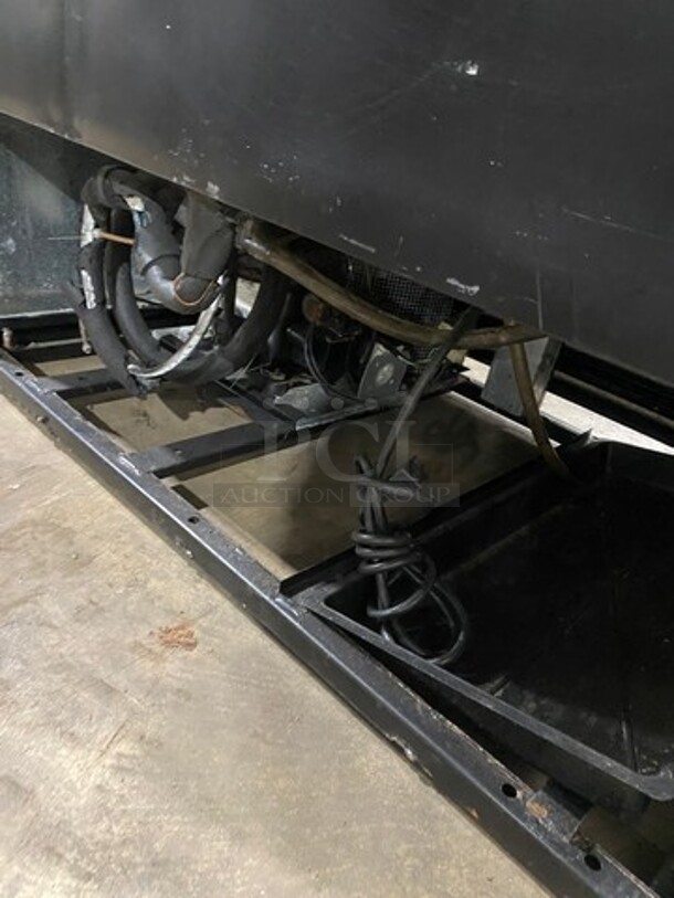 True Commercial 2 Door Reach In Cooler Merchandiser! With View Through Doors! Poly Coated Racks! Model: GDM37LD SN: 7856932 115V 60HZ 1 Phase - Image 8 of 8
