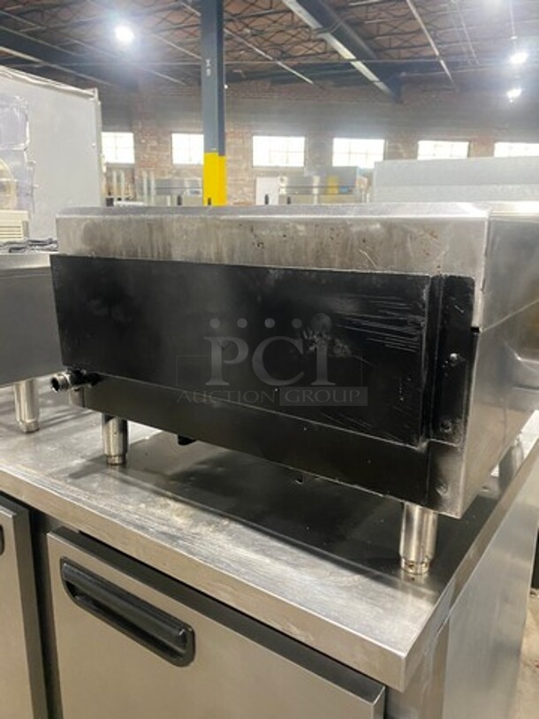 Commercial Countertop Natural Gas Powered Flat Top Griddle! With Back And Side Splashes! All Stainless Steel! On Small Legs! - Image 4 of 7