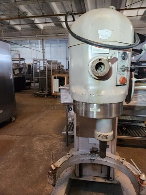 WOW! Hobart Commercial Floor Style 60 Qt Mixer! With Stainless Steel Mixing Bowl! WORKING WHEN REMOVED! Front Hub Never Used! Model: H600T 208/230V 3 Phase! - Image 6 of 9
