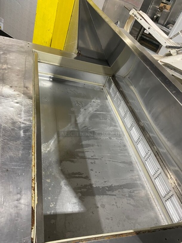 Amazing Beverage Air! All Stainless Steel Commercial Sandwich  Prep Table! On Commercial Casters! Electric Powered!110v - Image 8 of 9
