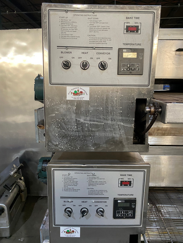 AMAZING! Blodgett Commercial Natural Gas Powered Double Deck Conveyor Pizza Oven! All Stainless Steel! On Casters! 2x Your Bid Makes One Unit! Model: MG32 SN: 0492B4792106 120/208V 60HZ 1 Phase - Image 8 of 12