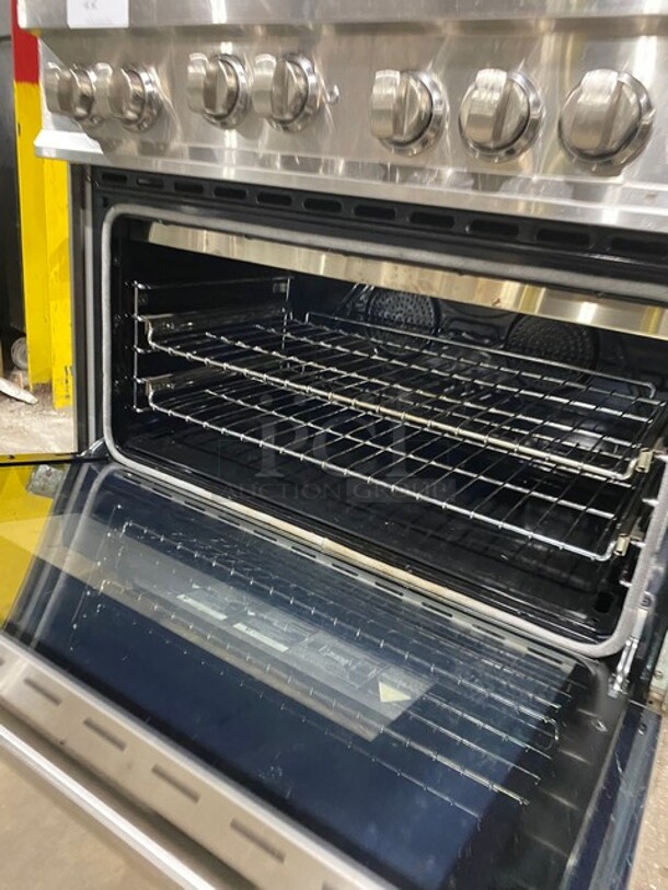 2022 Zline Gas Powered 6 Burner Stove! With Oven Underneath! Stainless Steel! MODEL RG36 SN: RG36ge22030030-03 - Image 6 of 9