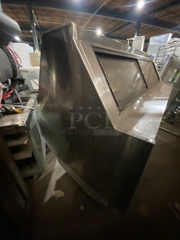 Barker Enclosed Heated Showcase/Steam Table Merchandiser! All Stainless Steel! SN:162408BSD6H 120V 3PH - Image 5 of 7