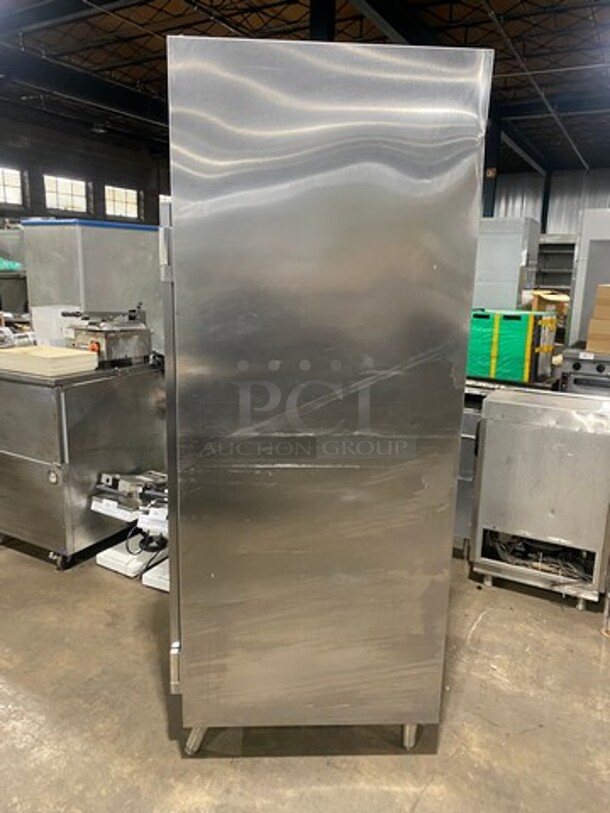 Traulsen Commercial Single Door Reach In Refrigerator! Solid Stainless Steel! On Legs! Model: RHT132WUTFHS SN: T92494D05 115V 60HZ 1 Phase - Image 2 of 9