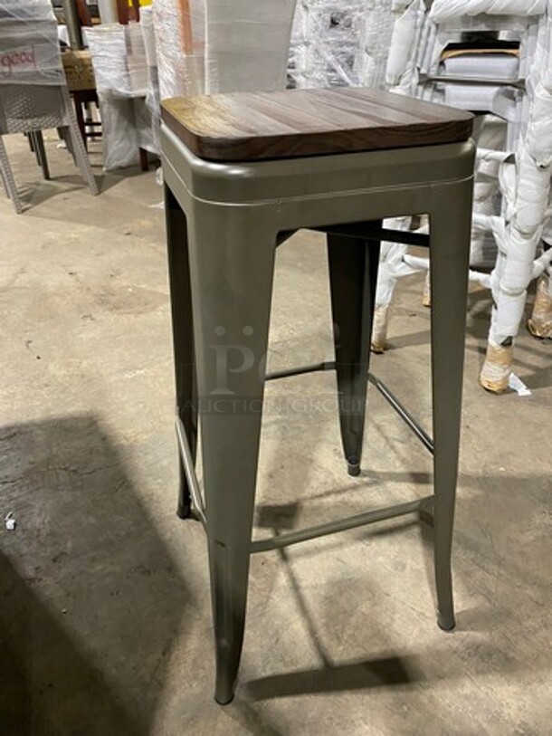 BRAND NEW! Astor Matte Platinum Clear Coated Finish Heavy Duty Metal Bar Height Stools! With Walnut Seat Top! With Footrest! 5 x Your Bid! - Image 7 of 8