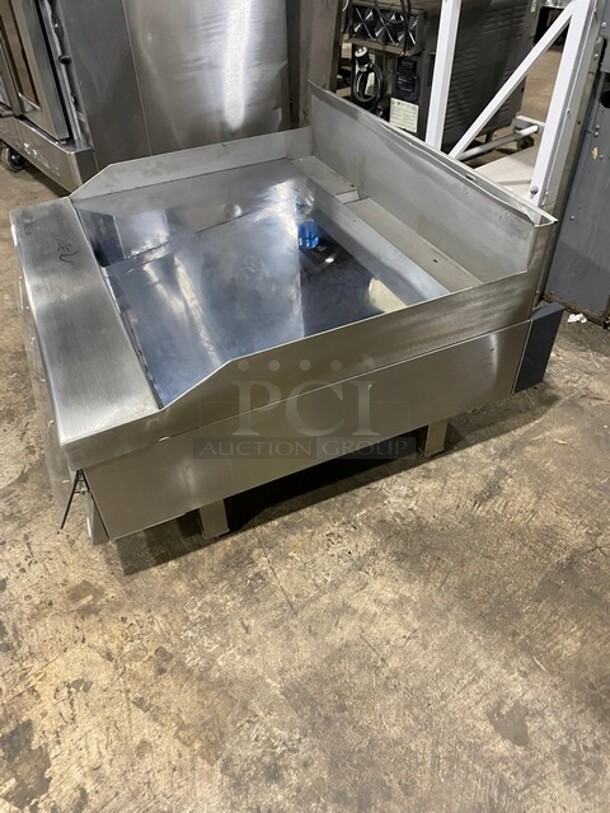 SWEET! BRAND NEW! NEVER USED! RARE FIND! Garland Commercial Natural Gas Powered Mirror Shine/Chrome Top Flat Griddle! Thermostatic Controlled! With Back & Side Splashes! Model GG36H Serial 2305100102118! On Small Legs!  - Image 3 of 9