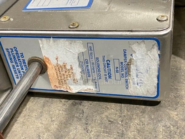 NEW! NEVER USED! Gaylord Heavy Duty Low Profile Commercial Hood! All Stainless Steel! Model: N68 - Image 6 of 8