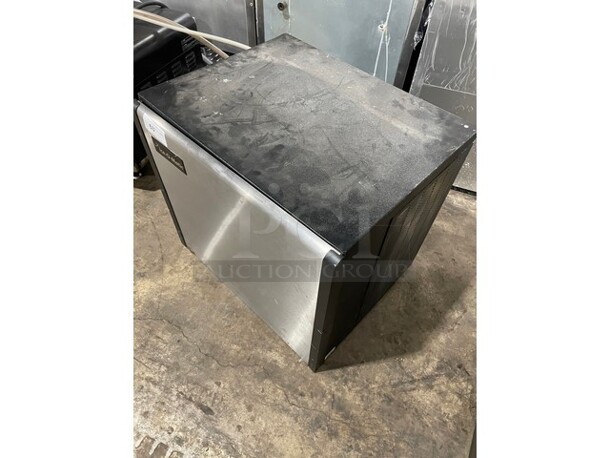 Ice-O-Matic ICE1006HA3 1000LBS Stainless Steel Commercial Ice Maker! 208-230 Volts, 1 Phase. Air Cooled!  - Image 10 of 10