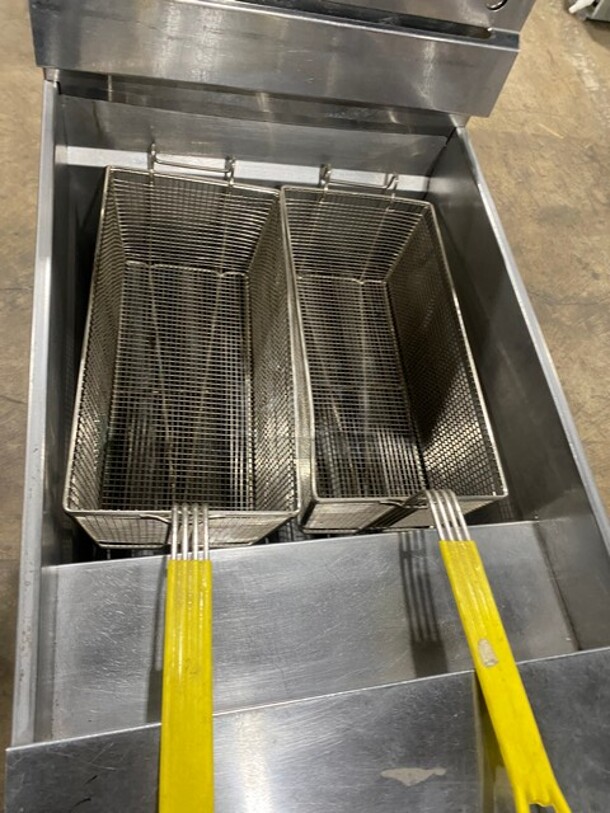 Amaizing! Pitco Frialator Commercial Natural Gas Powered Deep Fat Fryer! With Metal Frying Baskets! All Stainless Steel! On Casters! MODEL SG18 SN: G11ME059167  - Image 5 of 9