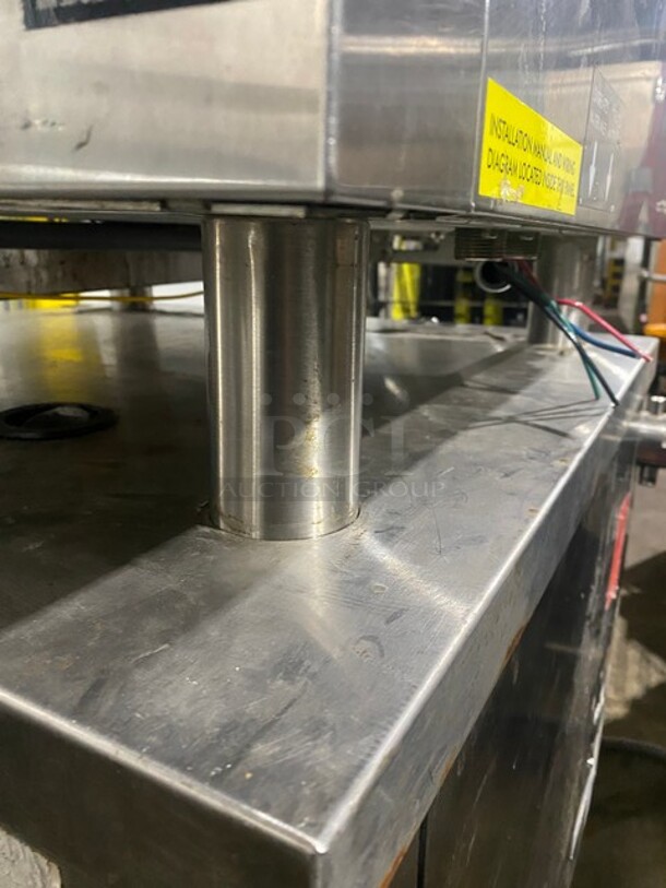 Alto Shaam Commercial Combitherm Convection Oven! All Stainless Steel! On Legs! MODEL 610ESIN SN:530099000 208-240V 3PH! 2 X Your Bid Makes One Unit!  - Image 8 of 12