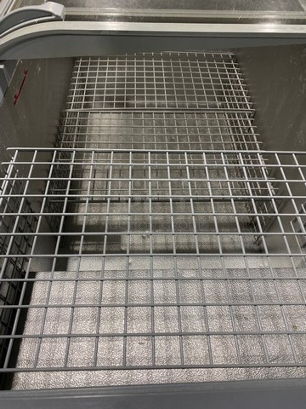 AHT Commercial Reach Down Chest Freezer Display Merchandiser! Model: PARIS145 SN: 40990900000112 110/120V 60HZ 1 Phase - Image 6 of 7