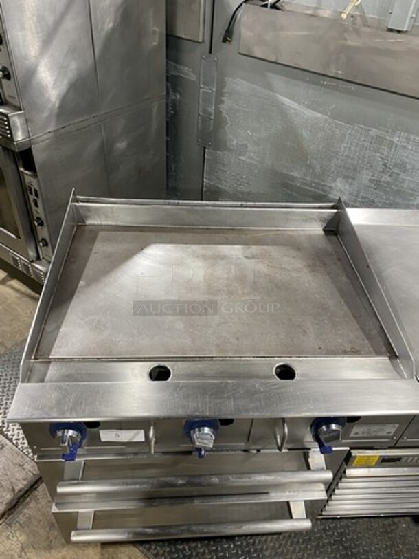Fab! Electrolux Professional Custom Built Natural Gas Powered 36 Inch Flat Griddle & Work Prep Table Combo! With Underneath 4 Drawer Refrigerated Chef Unit! Model ARG36FL Serial 01300005! On Casters!   - Image 5 of 11