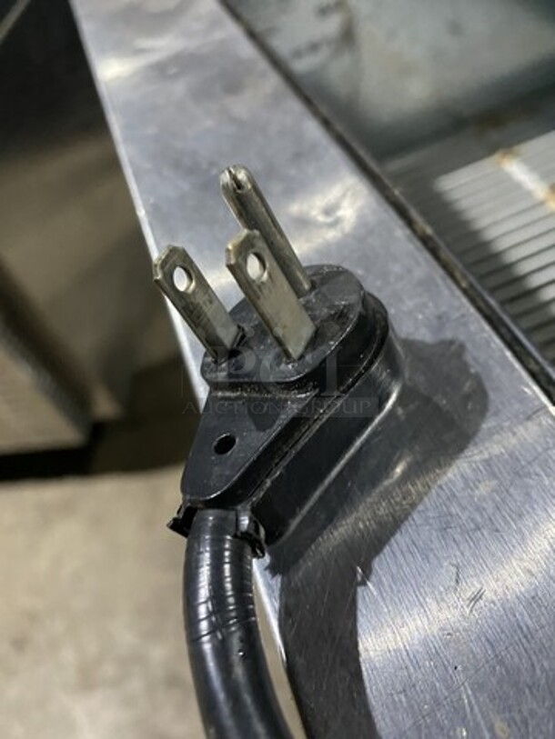 True Refrigerated Reach Down Beer Cooler! Model T36-GC Serial 13833129! 115V 1 Phase!  - Image 8 of 8