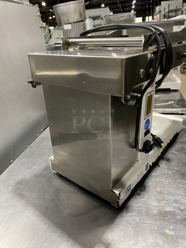 Oliver Commercial Countertop Mini Chip Slicer! Model: 738 SN: 188922 115V 60HZ 1 Phase - Image 4 of 8