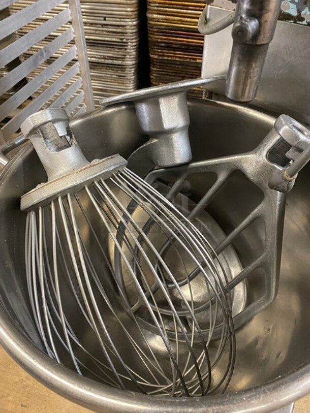 Hobart Metal Commercial Floor Style 30 Quart Planetary Dough Mixer w/ Stainless Steel Mixing Bowl, Bowl Guard, Dough Hook, Paddle and Whisk Attachments! Working When Removed! MODEL D300 SN:11098163 115V 1 Phase! - Image 7 of 10
