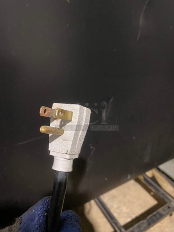 True Commercial 2 Door Reach In Refrigerator Merchandiser! With View Through Sliding Doors! With Poly Coated Racks! Model: GDM37 SN: 5136981 115V 60HZ 1 Phase! Working When Removed! - Image 9 of 10