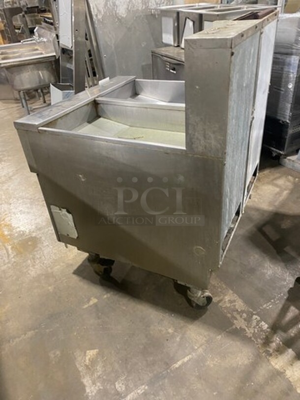 Pitco Frialator Commercial Natural Gas Powered Deep Fat Fryer With Dump Station! All Stainless Steel! On Casters! Model: SG14 SN: G08BD006448 - Image 4 of 12