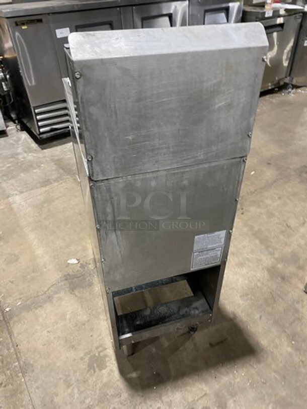 American Range Commercial Natural Gas Powered Deep Fat Fryer! With 2 Metal Frying Baskets! With Backsplash! All Stainless Steel! On Legs! Model: AF50HE SN: 211020FO357 - Image 3 of 9