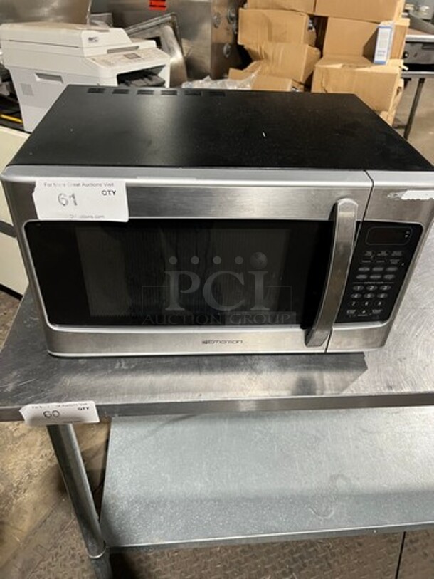 2010 Emerson Countertop Microwave Oven! Stainless Steel Body! Model: MW1161SB 120V