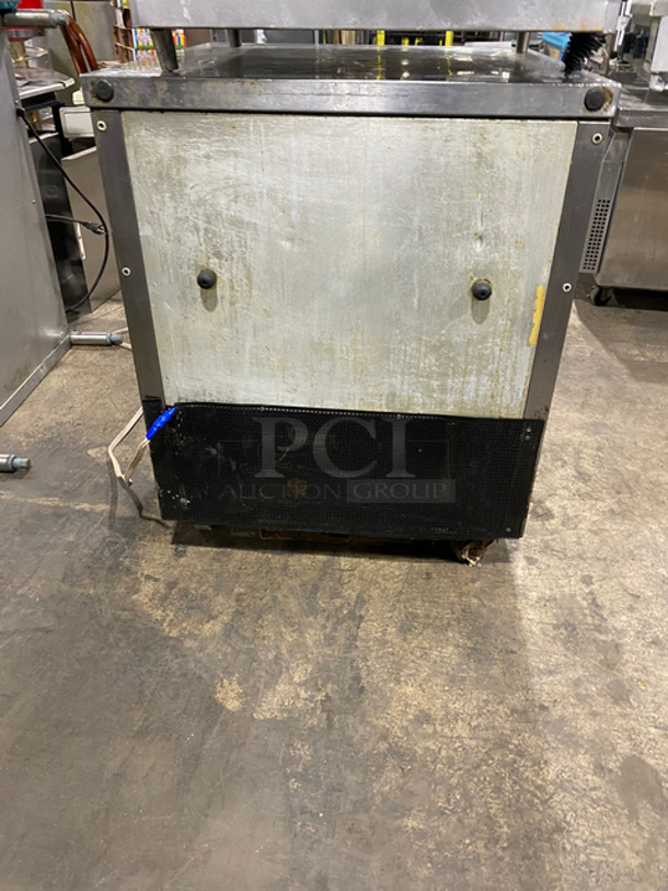 True Commercial Single Door Lowboy/Worktop Freezer! All Stainless Steel! On Casters! Model: TUC27F SN: 6962872 115V 60HZ 1 Phase - Image 4 of 7