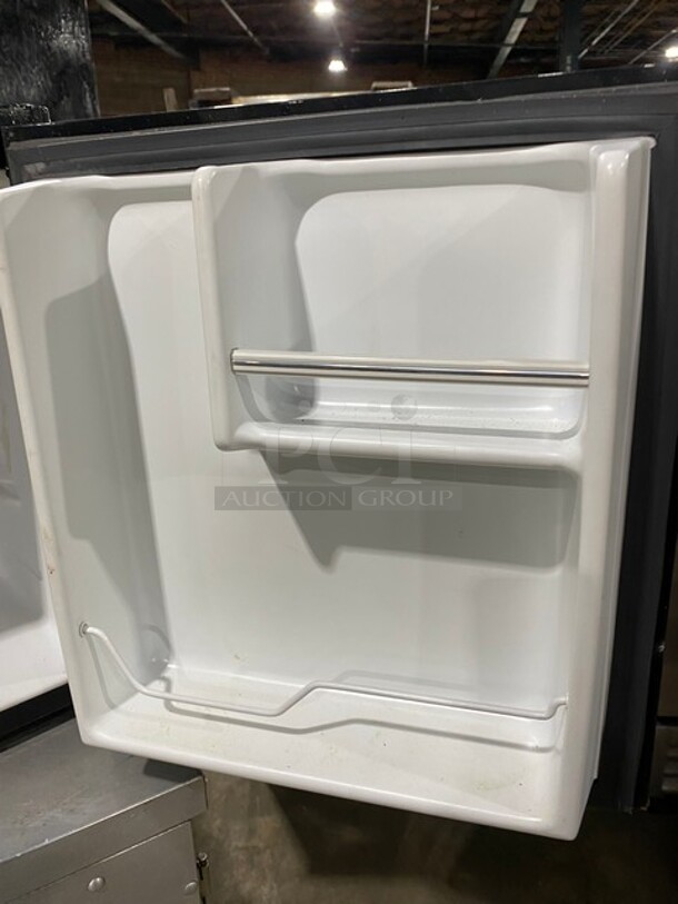 Ever Chill Home Mini Cooler! MODEL BC46 SN: 1102000173 115V  - Image 7 of 9