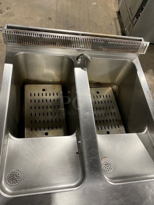 2012 Axis Commercial Natural Gas Powered 2 Bay Pasta Cooker! All Stainless Steel! On Casters! Model: AXDPG SN: GMF059 - Image 5 of 10