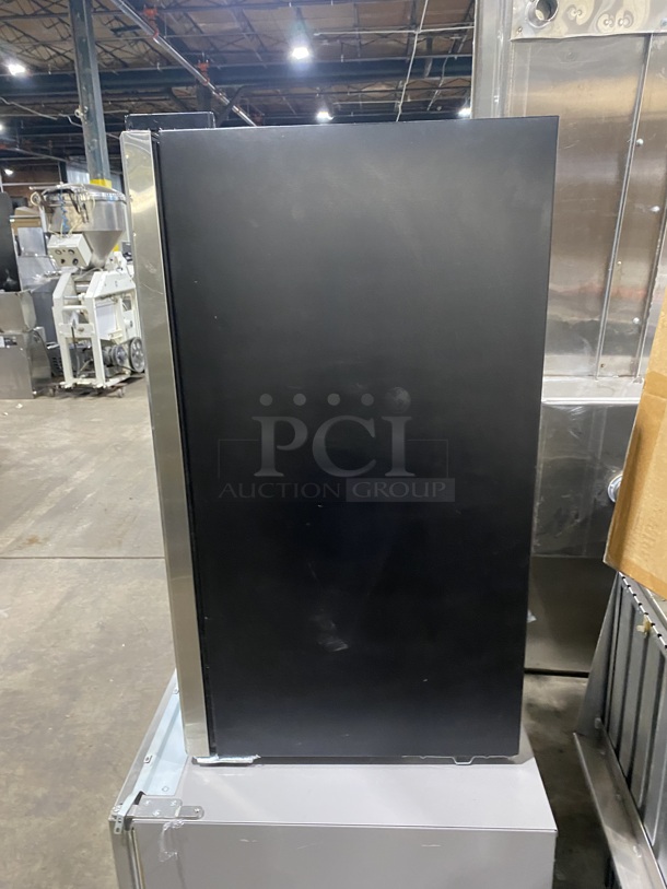 NICE! New Air Mini Wine Cooler Merchandiser! Model AB-1200! 110-120V! - Image 3 of 7