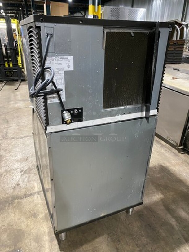 Manitowoc Commercial Ice Maker Machine! With Commercial Ice Bin! All Stainless Steel! On Legs! WORKING WHEN REMOVED! Model: ID0452A161 SN: 1120265199 115V 60HZ 1 Phase - Image 4 of 9