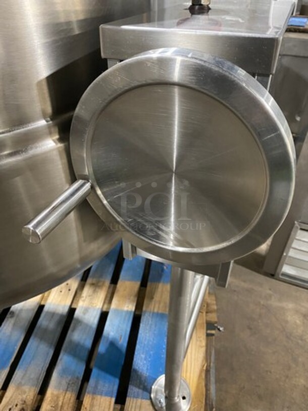 NICE! 2012 Cleveland Commercial 100 Gallon Tilting Soup Kettle! All Stainless Steel! Model: KDL100T SN: 120323052568 - Image 4 of 9