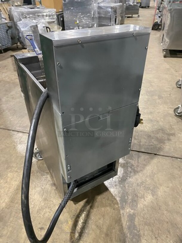 FRYMASTER Commercial Electric Powered Split Bay Deep Fat Fryer! With Metal Frying Baskets! All Stainless Steel! On Casters Model: RE1142SE Serial 1508NA0057 208V/60HZ/3 Phase! - Image 4 of 10