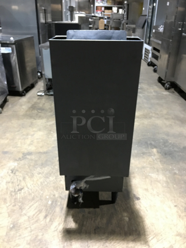 NICE! Cecilware Commercial Natural Gas Powered Deep Fat Fryer! With Backsplash! All Stainless Steel! On Legs! Model: FMS403HP - Image 3 of 8