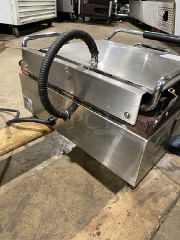 Waring Commercial Countertop Panini/Sandwich Supremo Grill! All Stainless Steel! Press With Ribbed Surface! Model: WPG250 120V - Image 4 of 8