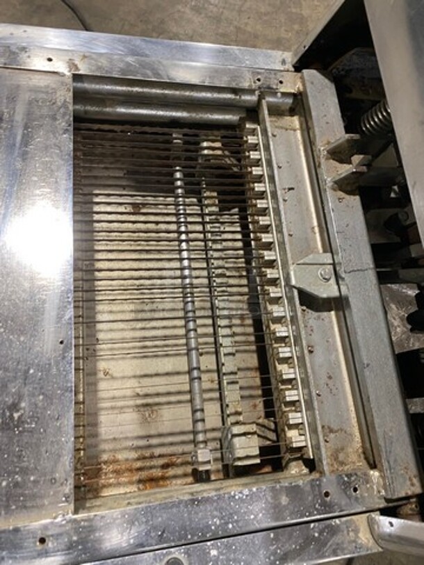 Sweet! Berkel Counter Top Commercial Bread Slicer! Model VR Serial 9213120G! 115V 1Phase! - Image 5 of 9