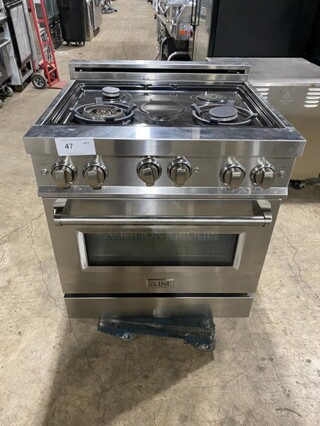Nice! ZLINE Gas Powered 4 Burner Stove! With Oven Underneath! Stainless Steel! On Legs! MODEL: RG30 SN:20082976013!
