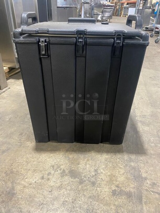 Cambro Insulated Beverage Dispenser/ Holder! With Side Handles! With Lid! - Image 4 of 7