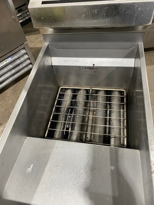Cecilware Stainless Steel Commercial Floor Deep Fat Fryer w/ 2 New Metal Fry Baskets! Gas Powered! On Casters! - Image 5 of 7