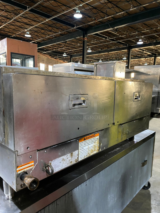 Woodstone Commercial Countertop Natural Gas Powered Flat Griddle! With Split Top! With Back & Side Splashes! All Stainless Steel! - Image 4 of 11
