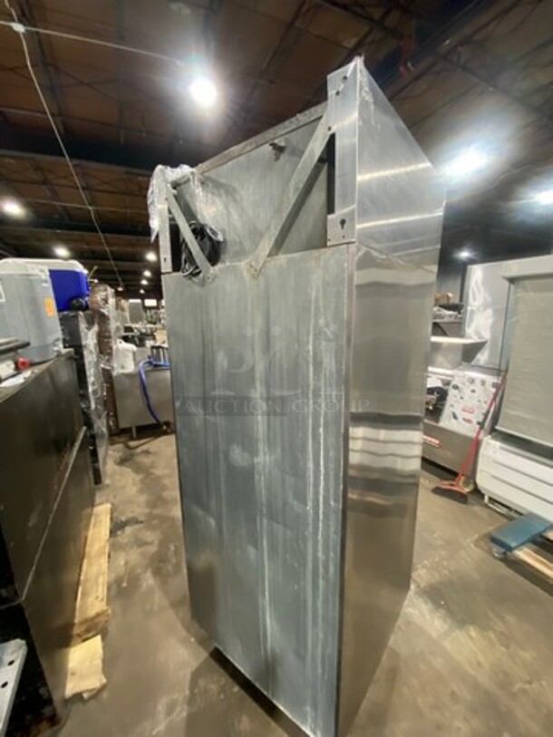 Victory Commercial Single Door Reach In Freezer! All Stainless Steel! On Legs!  - Image 4 of 8