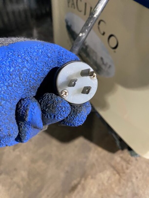 ISA Commercial Refrigerated Gelato Display Case Merchandiser! With Curved Front Glass! On Casters! Model: SAMOAUL4 SN: 3110430711 110/115V - Image 8 of 8